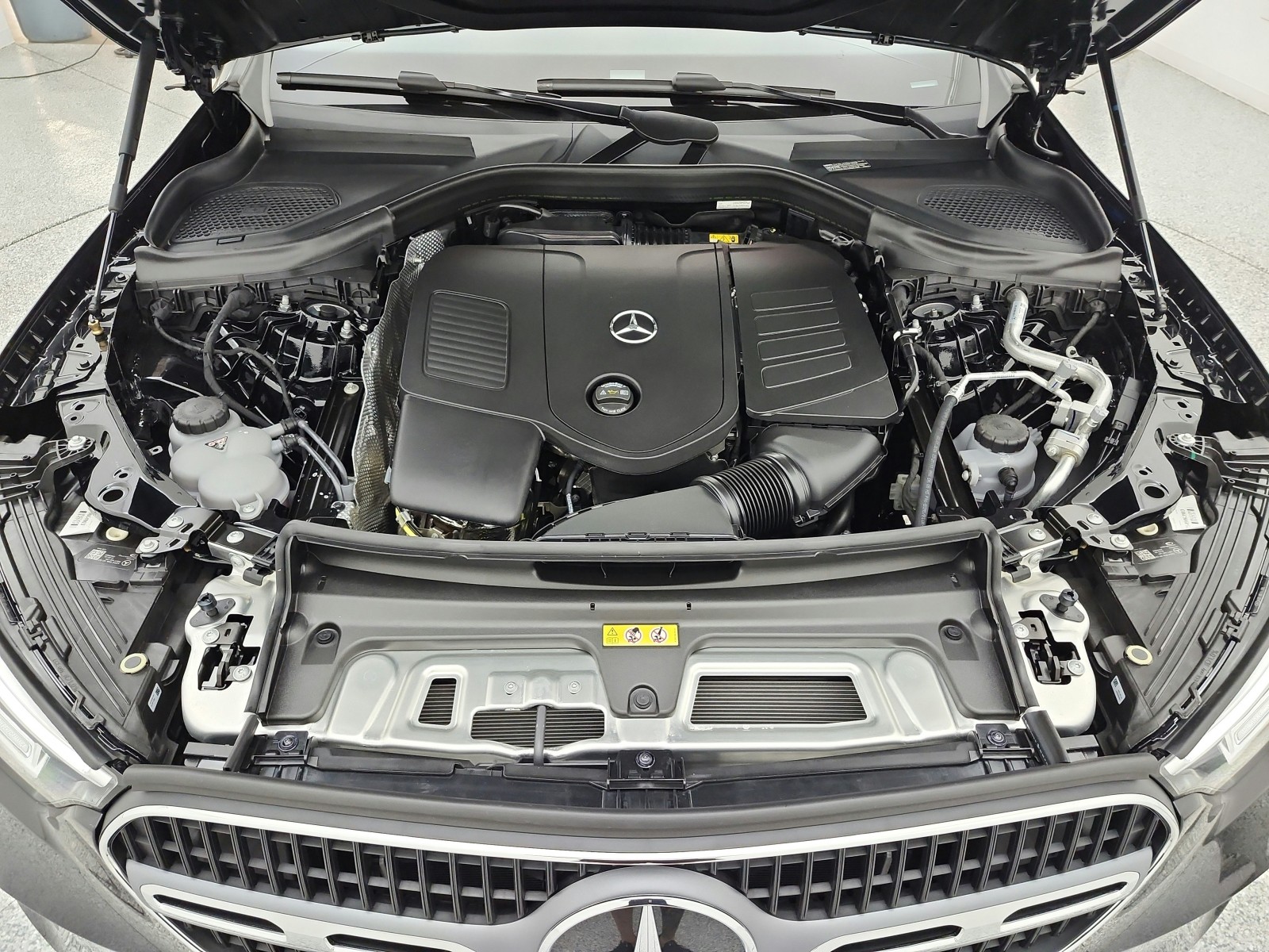 New 2026 Black Mercedes-Benz GLC 300 SUV image 12