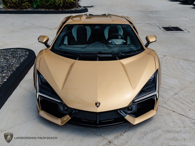 Lamborghini Revuelto