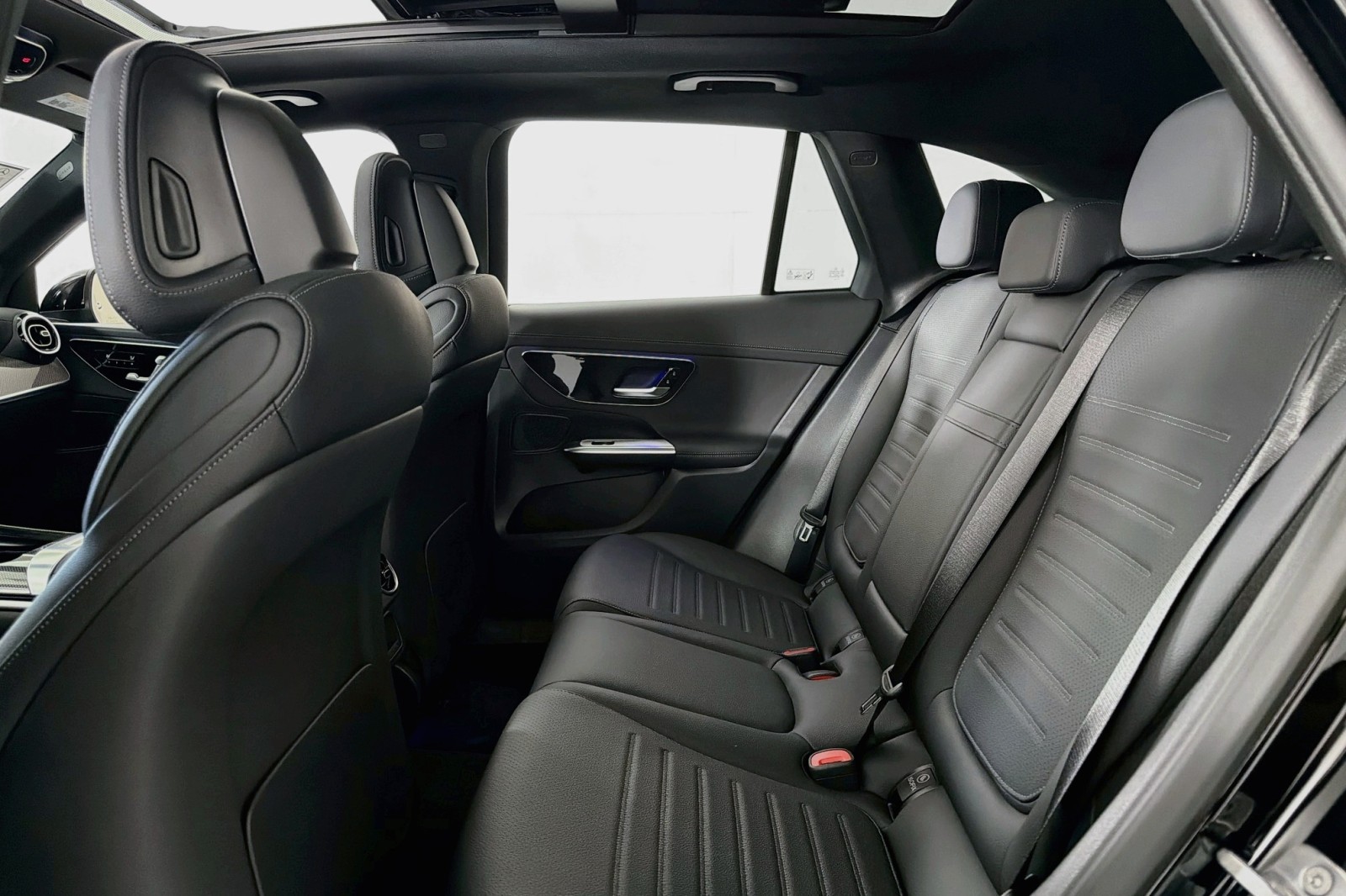 New 2026 Black Mercedes-Benz GLC 300 SUV image 7