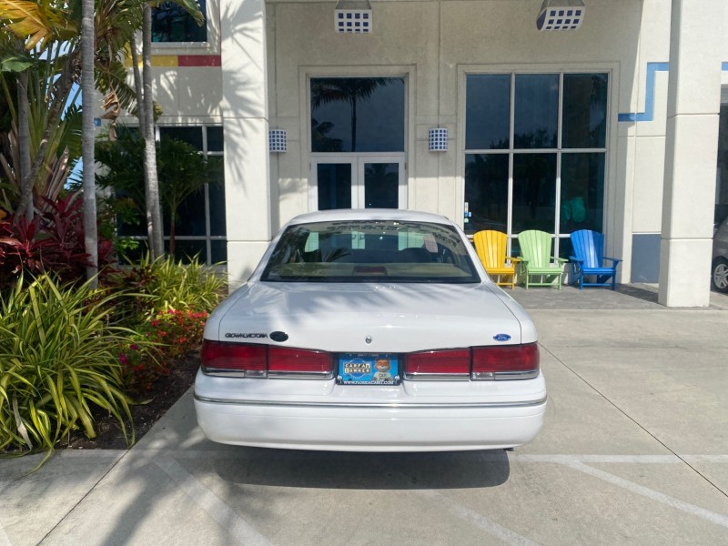 1995 Ford Crown Victoria LOW MILES 43,331 in , 