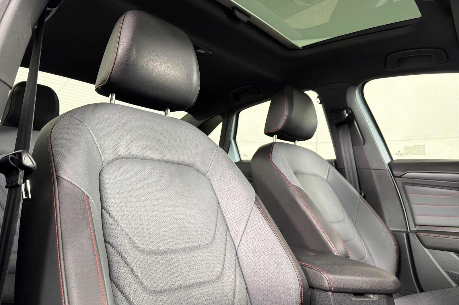 Used 2025 Pure White Volkswagen Autobahn DSG image 15