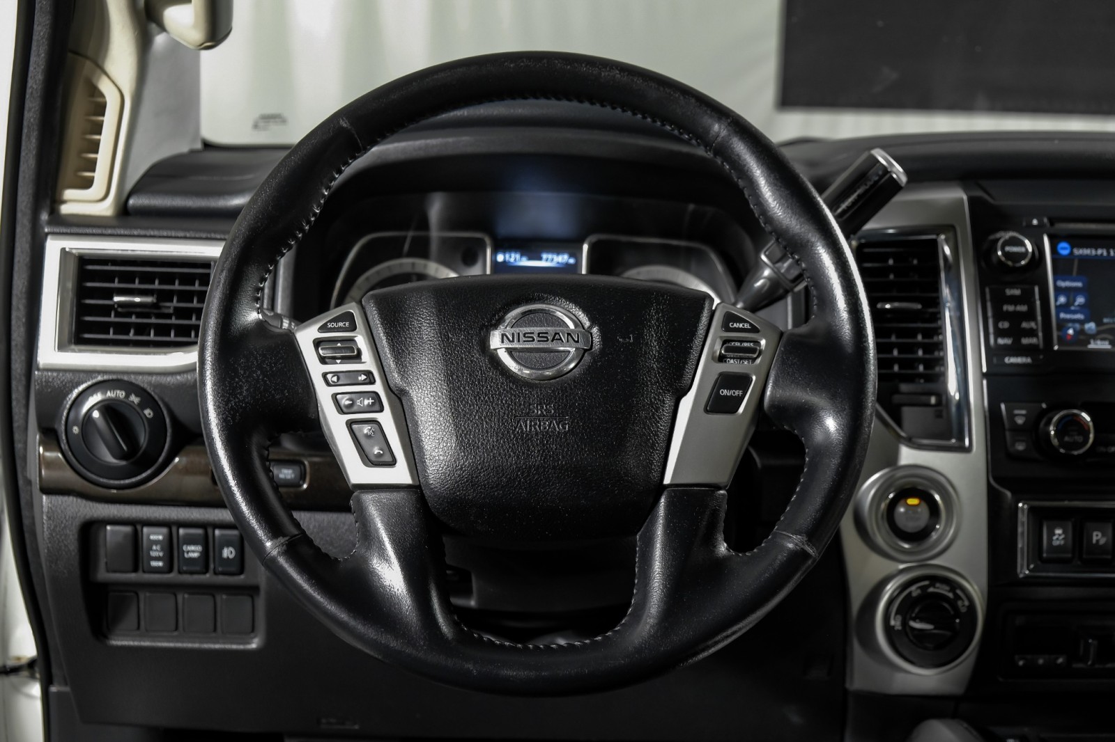 2018 Nissan Titan XD SV 16