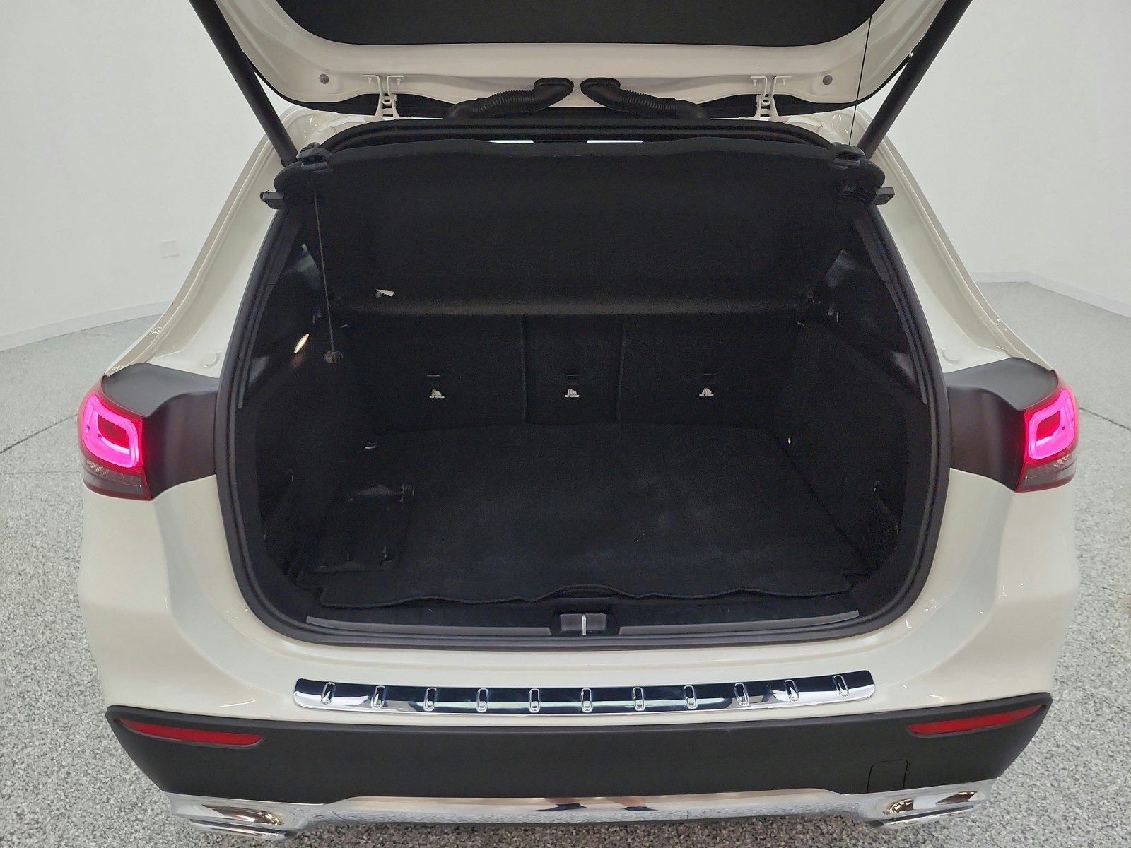 Certified Used 2022 Polar White Mercedes-Benz GLA 250 SUV image 26