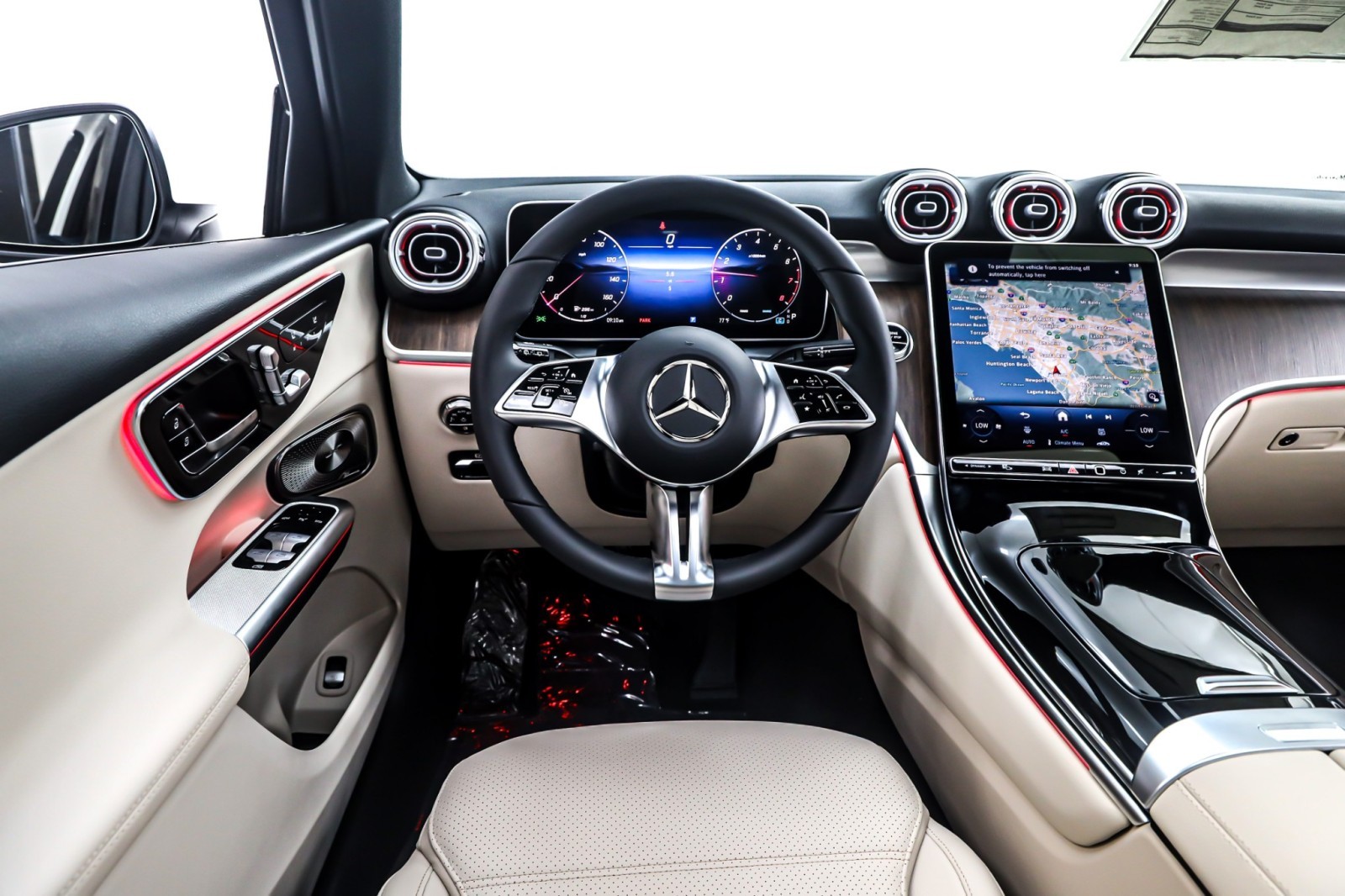 New 2026 Polar White Mercedes-Benz GLC 300 image 4