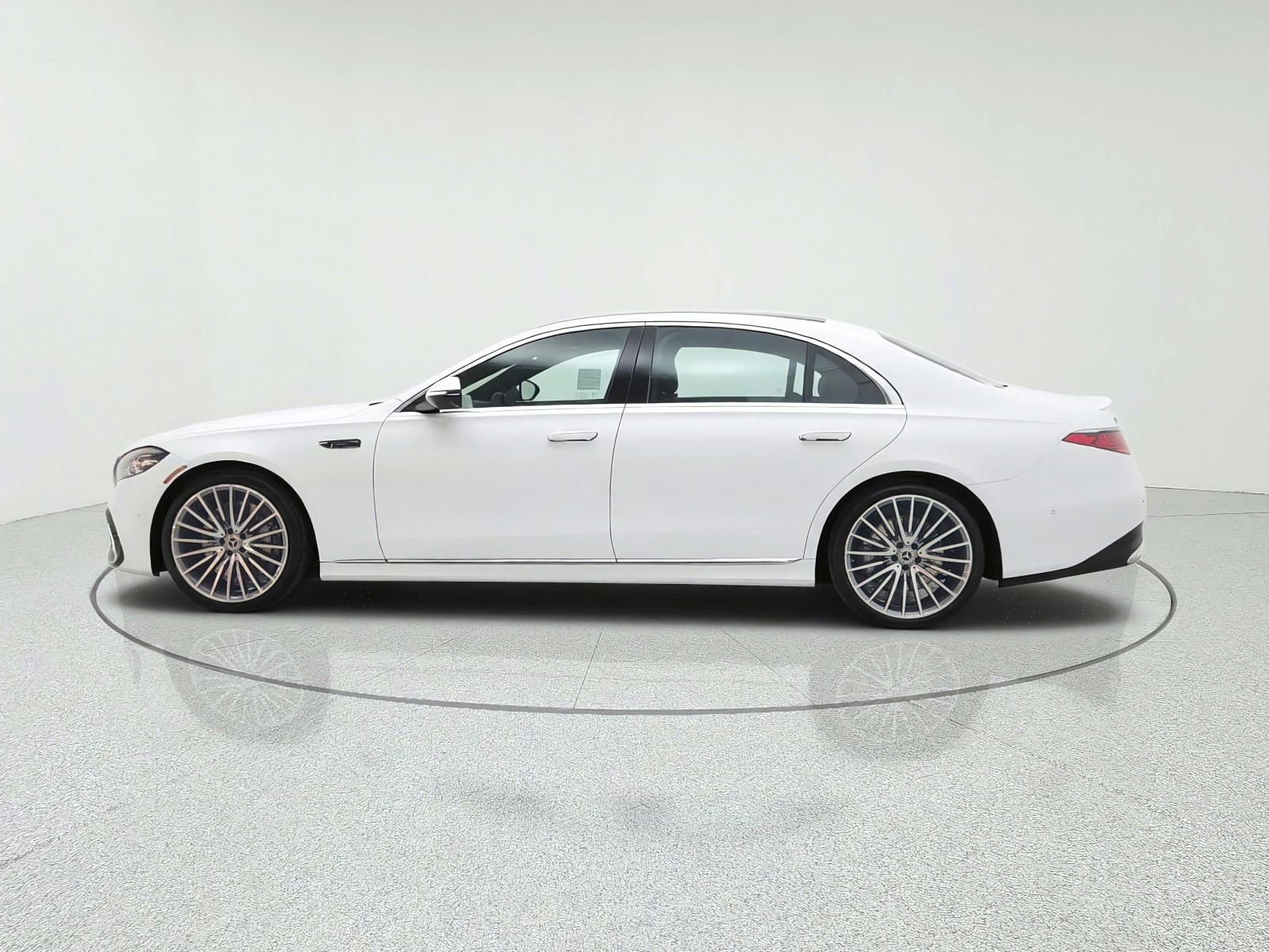 New 2027 MANUFAKTUR Moonlight White Magno Mercedes-Benz S 580 4MATIC® Sedan image 8