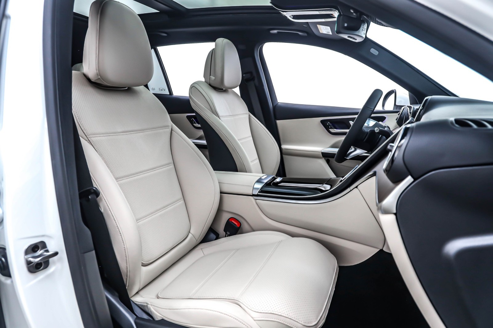 New 2026 Polar White Mercedes-Benz GLC 300 image 7