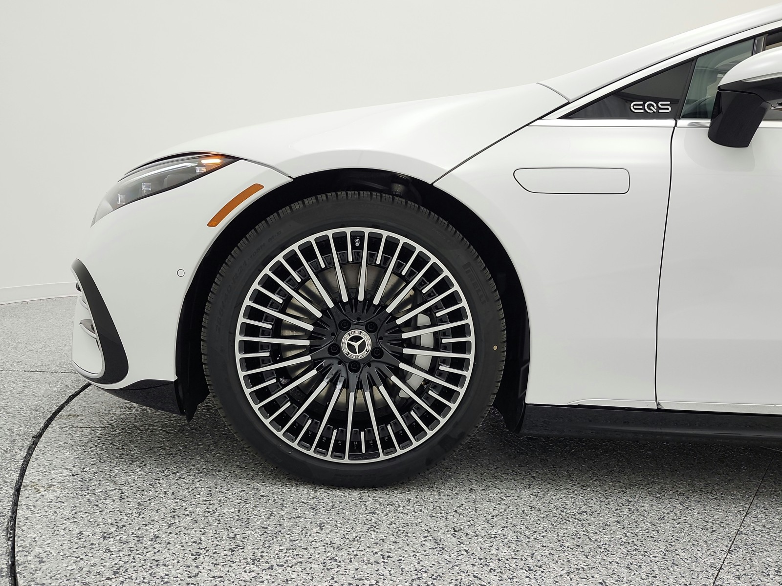 New 2026 MANUFAKTUR Moonlight White Metallic Mercedes-Benz EQS 580 image 12