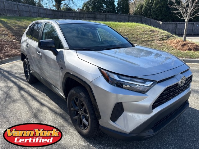2025 Toyota RAV4 LE FWD
