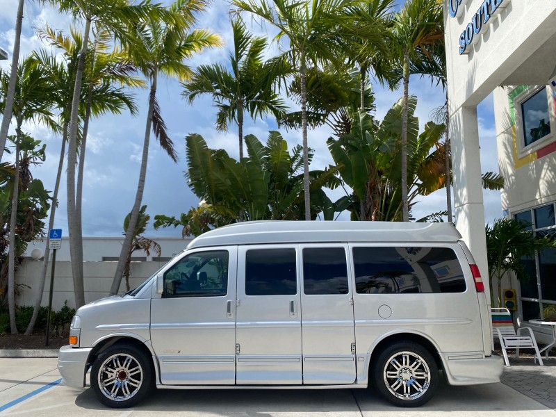 2013 GMC SAVANA HI TOP CONVERSION HANDICAP LIFT LOW MILES 24,857 in , 