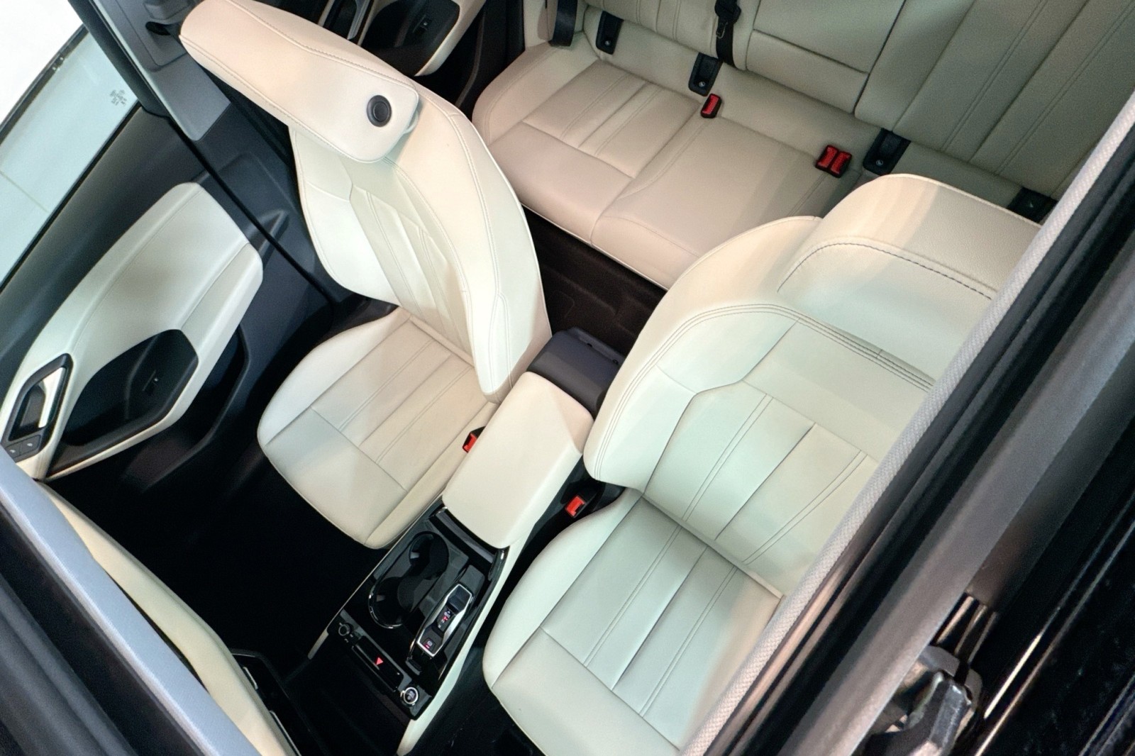 New 2025 Glacier White Metallic Audi Premium quattro image 18