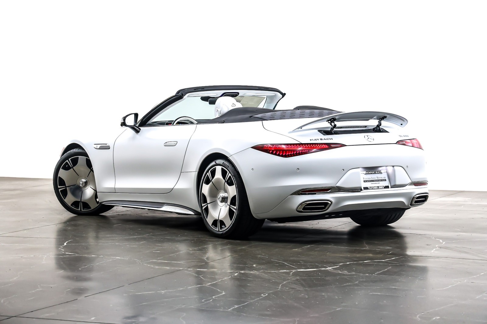 New 2026 MANUFAKTUR Moonlight White Magno Mercedes-Benz Maybach SL 680 Monogram Series image 12