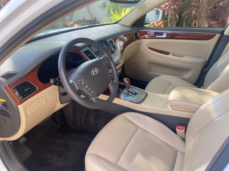 2013 Hyundai Genesis 3.8L LOW MILES 33,576 in , 