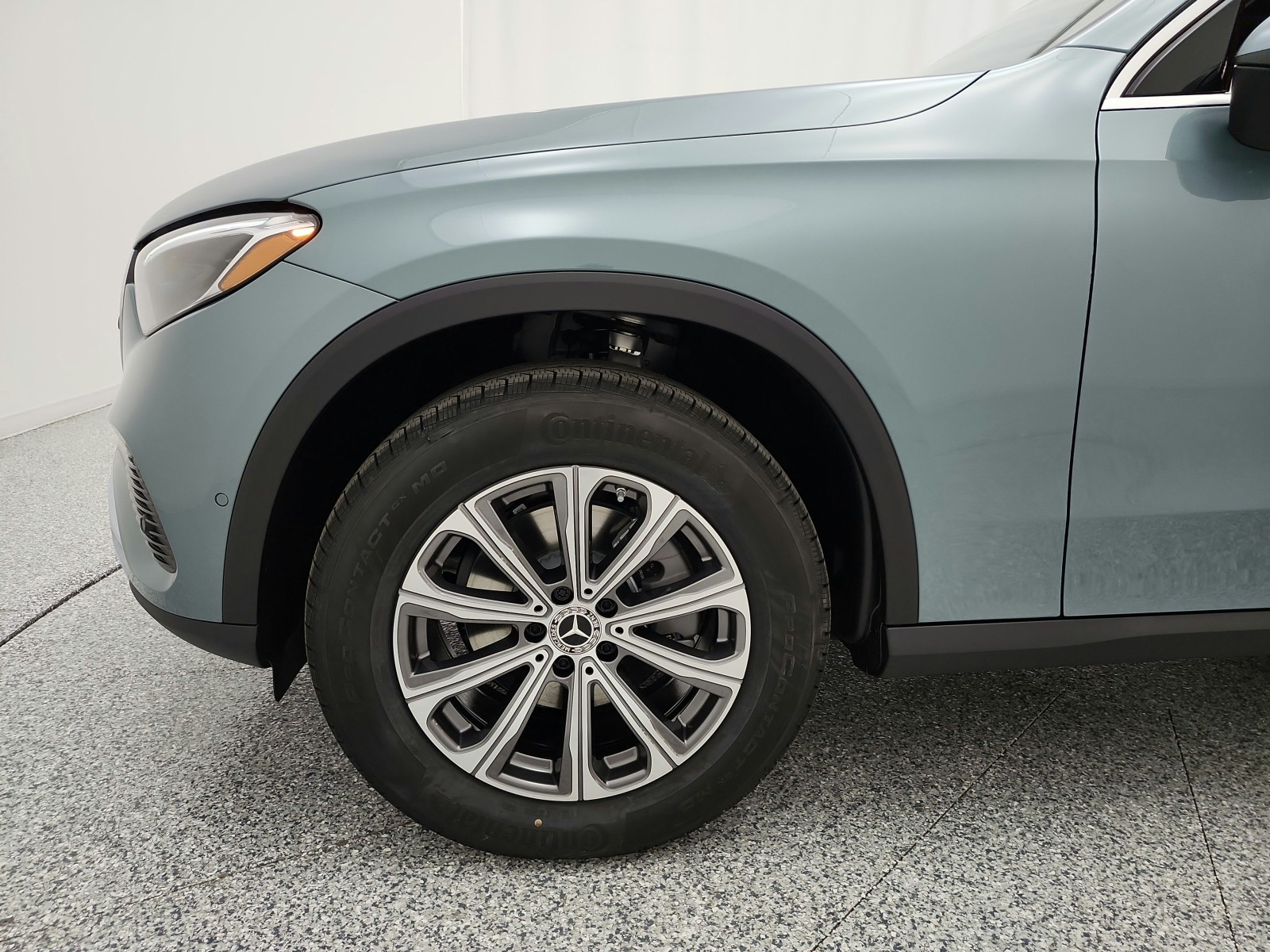 New 2027 Verde Silver Metallic Mercedes-Benz GLC 300 SUV image 13