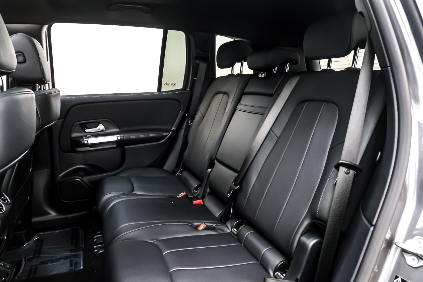 Used 2022 Mountain Grey Metallic Mercedes-Benz GLB 250 SUV image 9