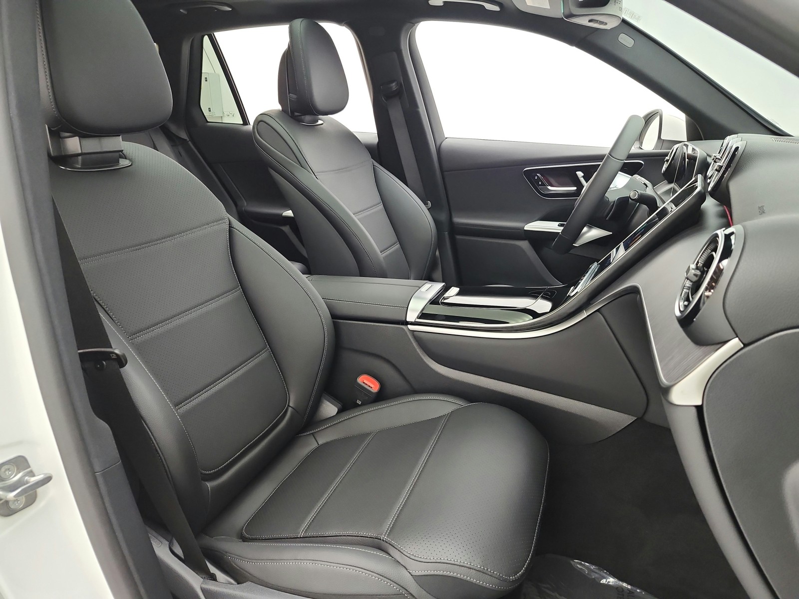 New 2027 Polar White Mercedes-Benz GLC 300 SUV image 14