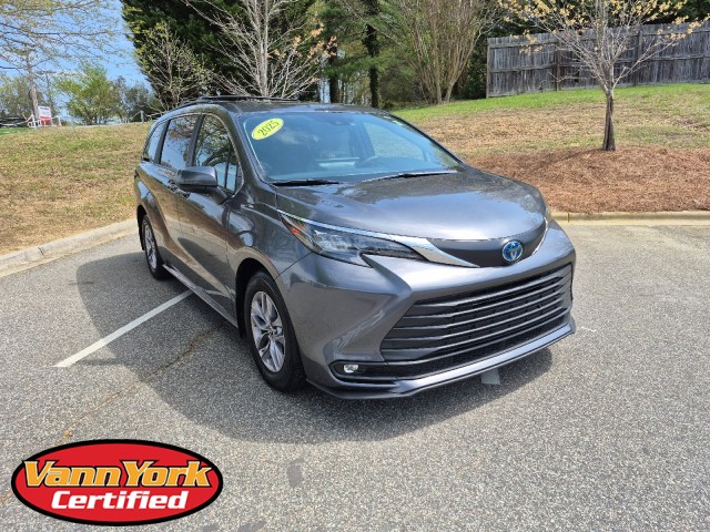 Magnetic Gray Metallic 2025 Toyota Sienna XLE 7-Passenger FWD Minivan Front-Wheel Drive Automatic