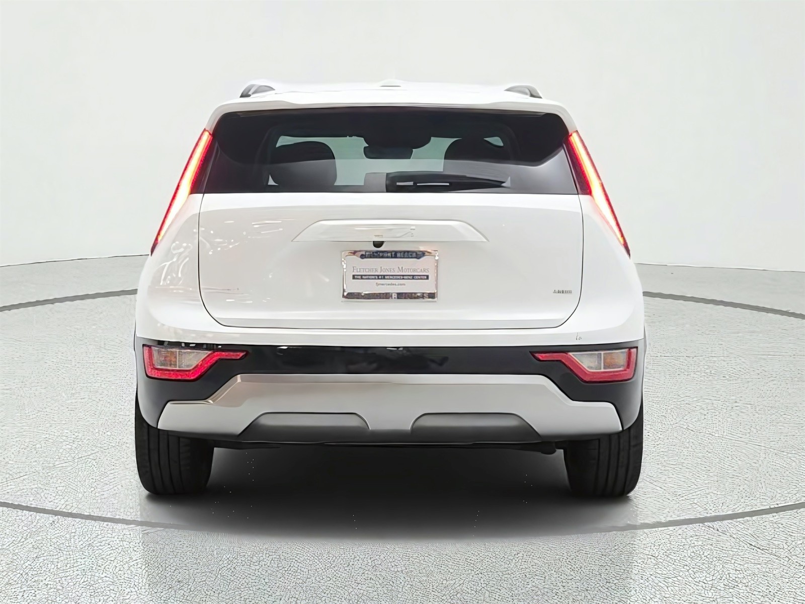 Used 2023 Snow White Pearl Kia EX Touring FWD image 6