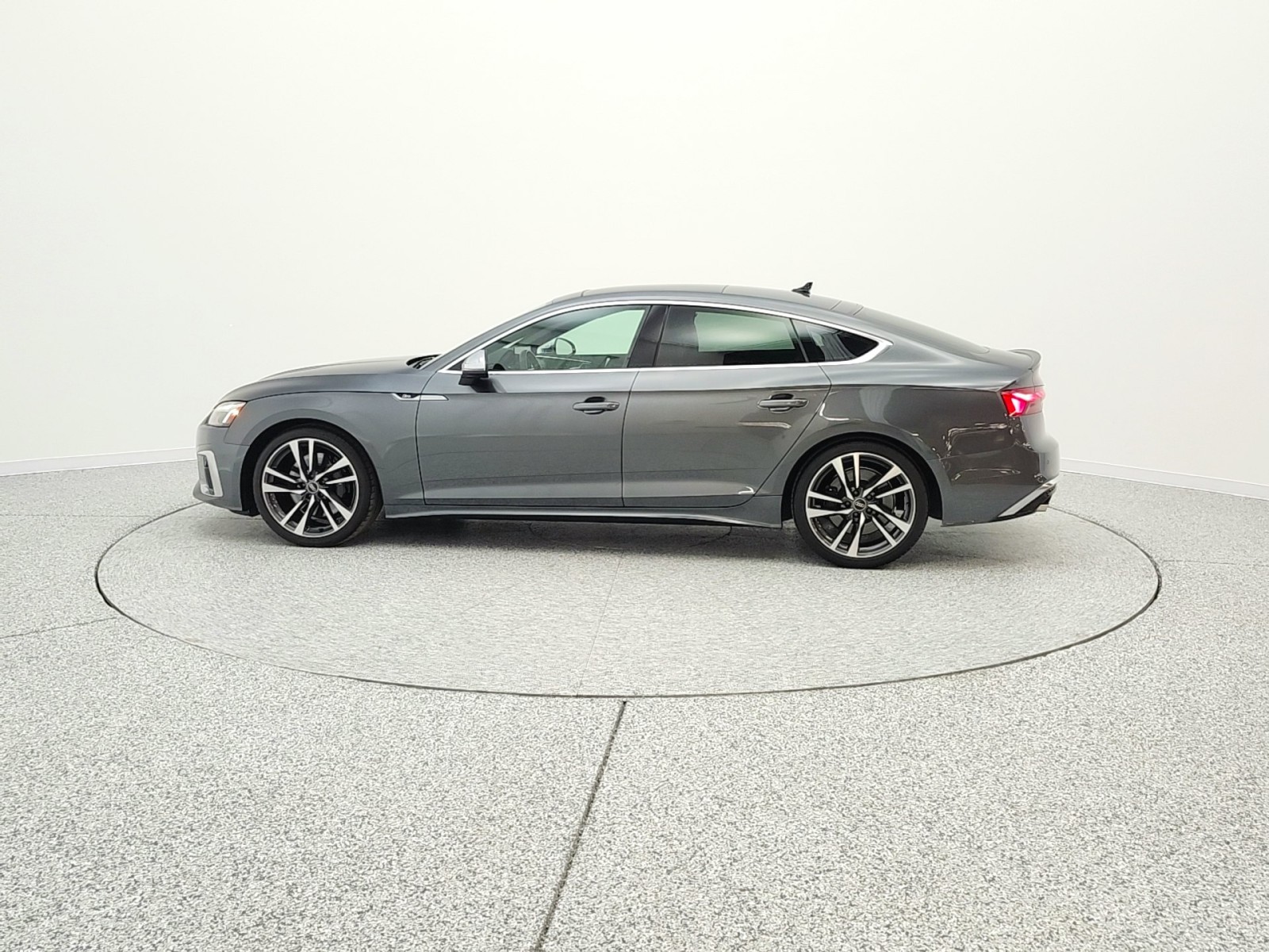 Used 2023 Daytona Gray Pearl Effect Audi Premium Plus 3.0 TFSI quattro image 8