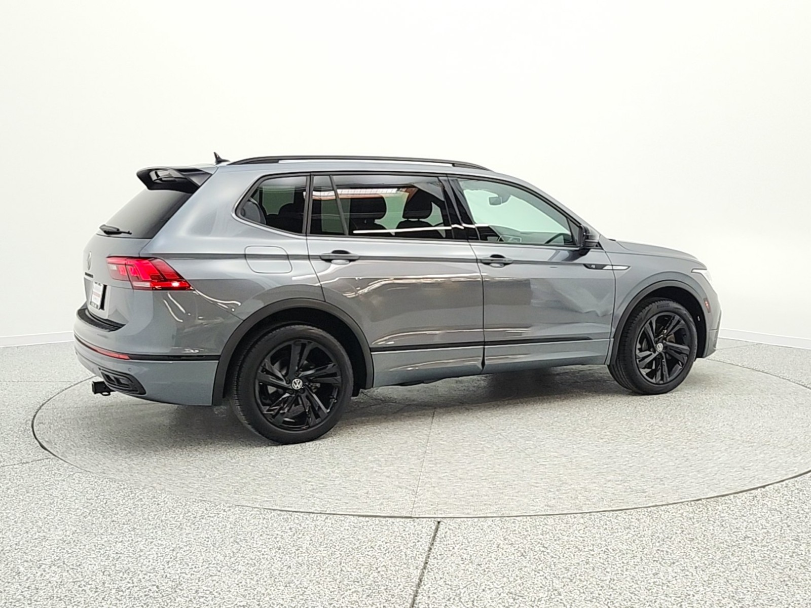 Used 2024 Platinum Gray Metallic Volkswagen 2.0T SE R-Line Black FWD image 5