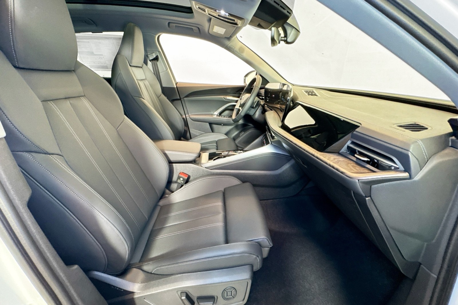 New 2025 Glacier White Metallic Audi Premium Plus 2.0 TFSI quattro image 28