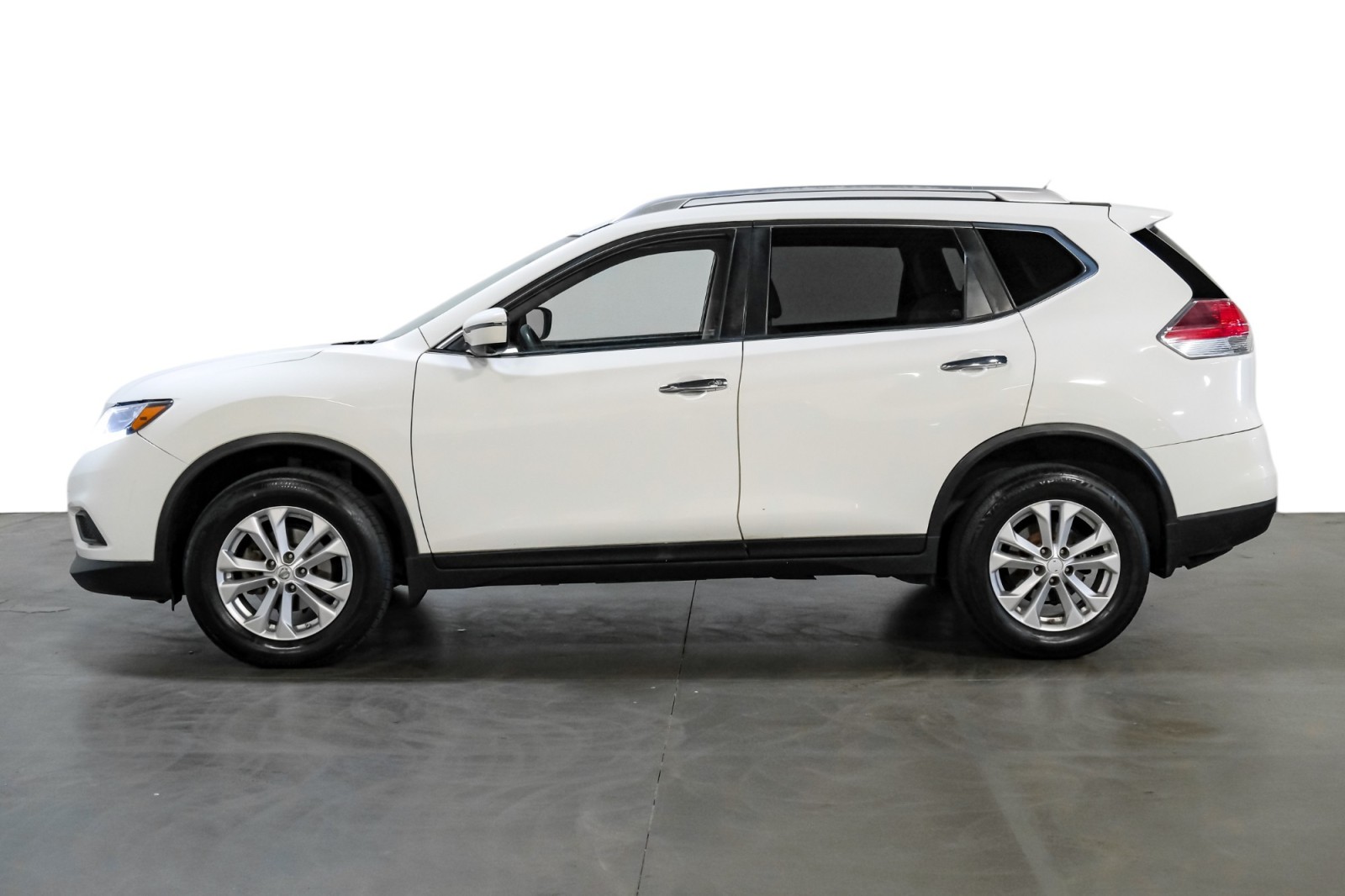 2016 Nissan Rogue SV 8