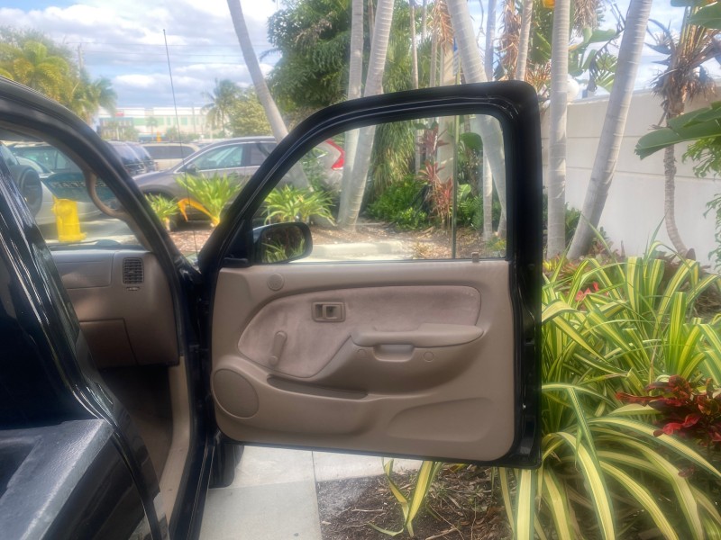 2002 Toyota Tacoma 1 OWNER AUTO AC 4 CYL in , 
