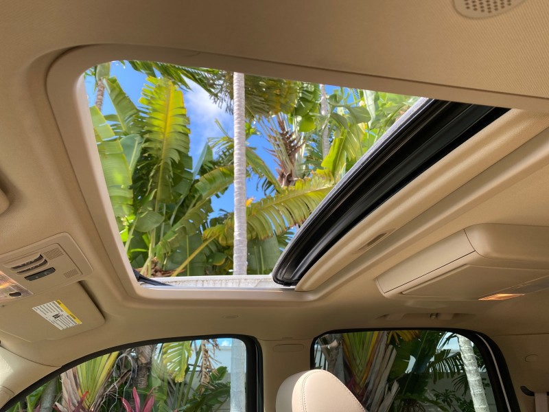 2010 Cadillac Escalade SUNROOF NAV Premium LOW MILES 66,933 in ,