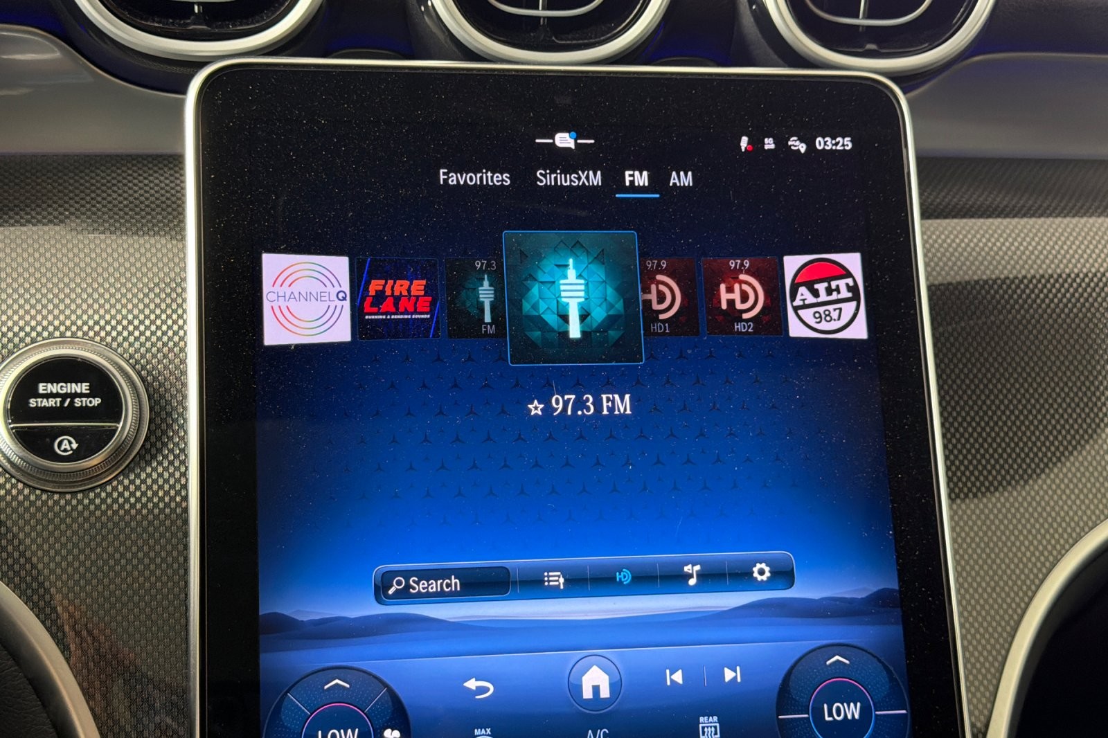 Used 2025 Black Mercedes-Benz GLC 300 SUV image 17