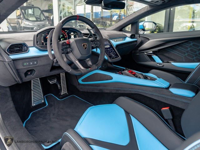 Lamborghini Revuelto