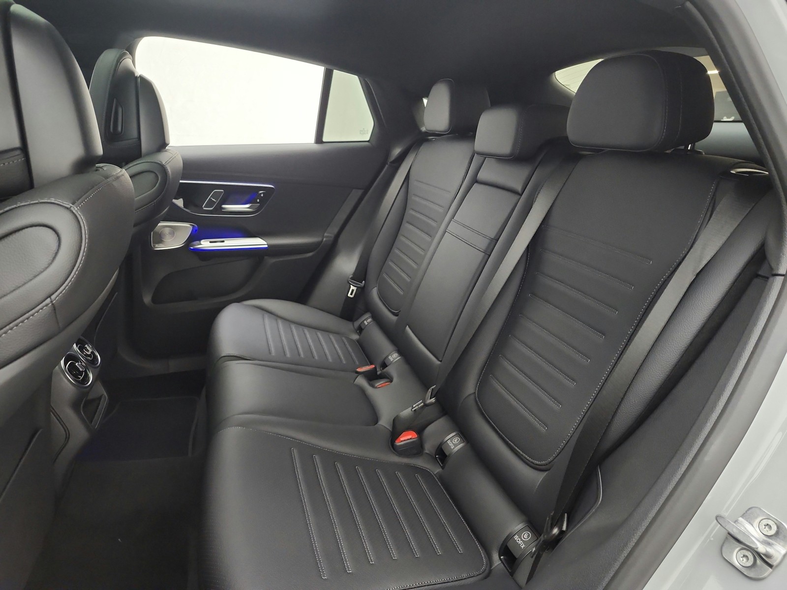 New 2026 MANUFAKTUR Alpine Grey Mercedes-Benz GLC 300 image 11