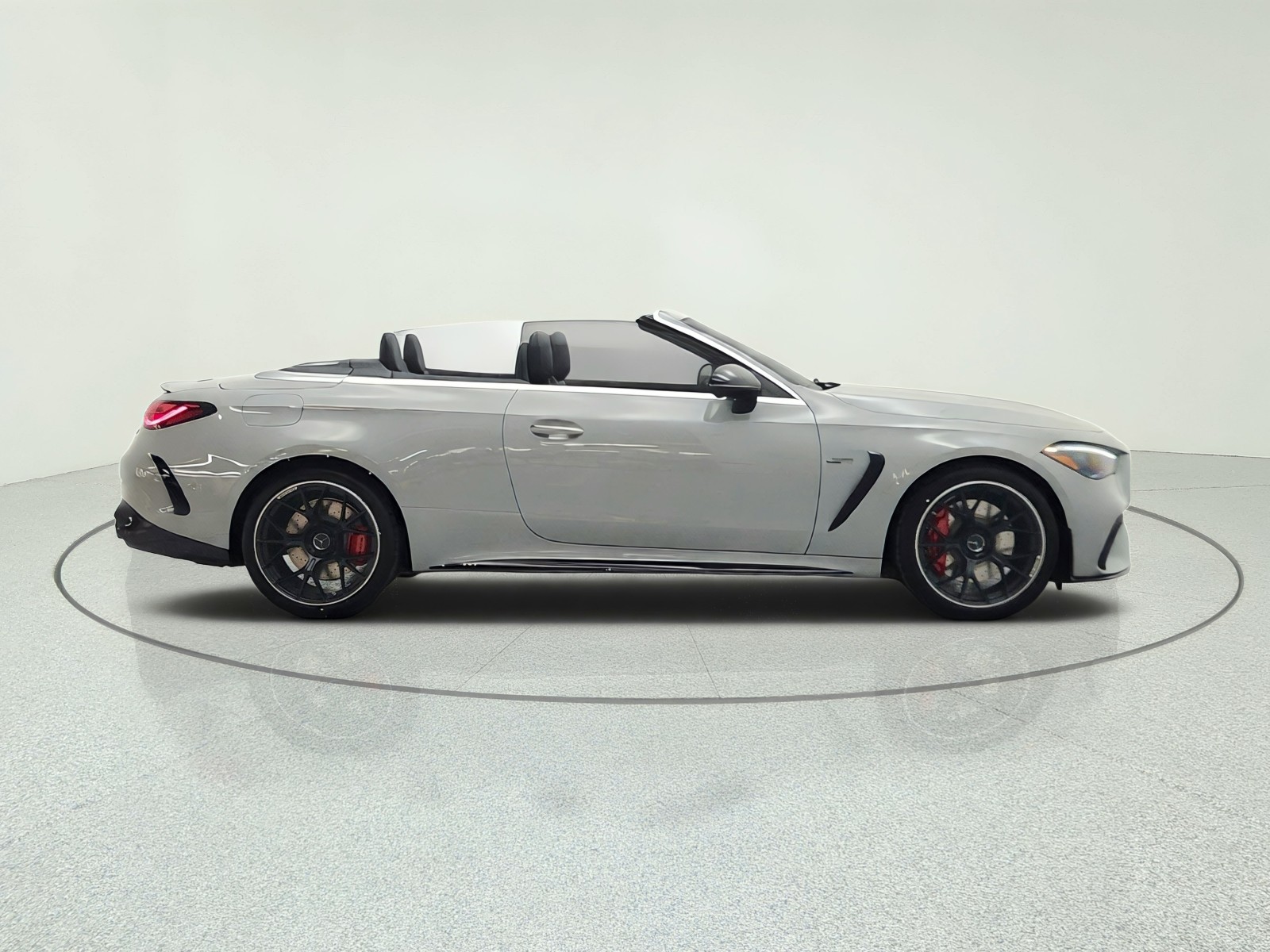 New 2027 MANUFAKTUR Alpine Grey Metallic Mercedes-Benz AMG® CLE 53 4MATIC+ Cabriolet image 4