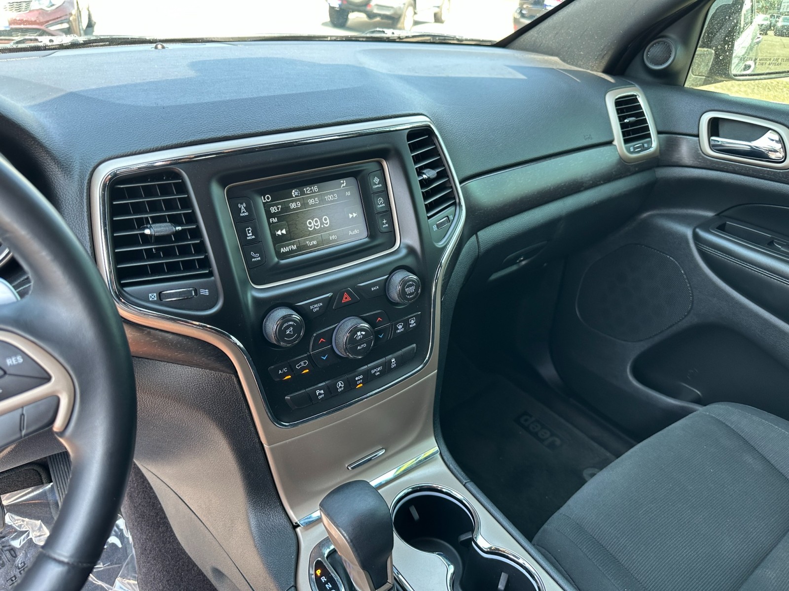 2017 Jeep Grand Cherokee Laredo 17