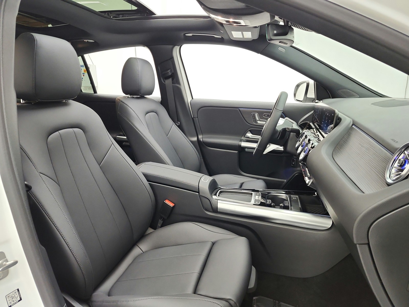 New 2026 Polar White Mercedes-Benz GLA 250 SUV image 15