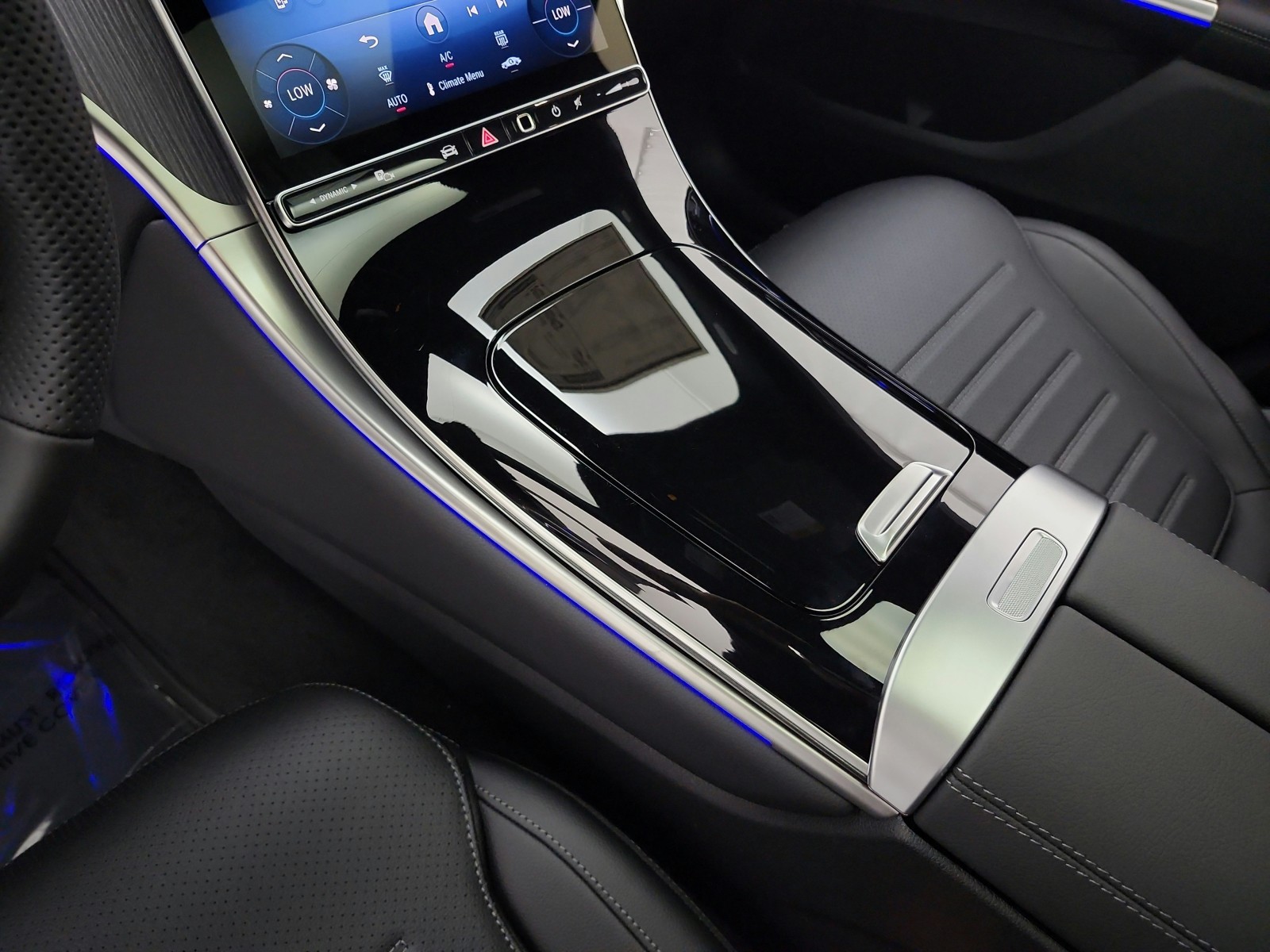 New 2026 Black Mercedes-Benz GLC 300 image 9