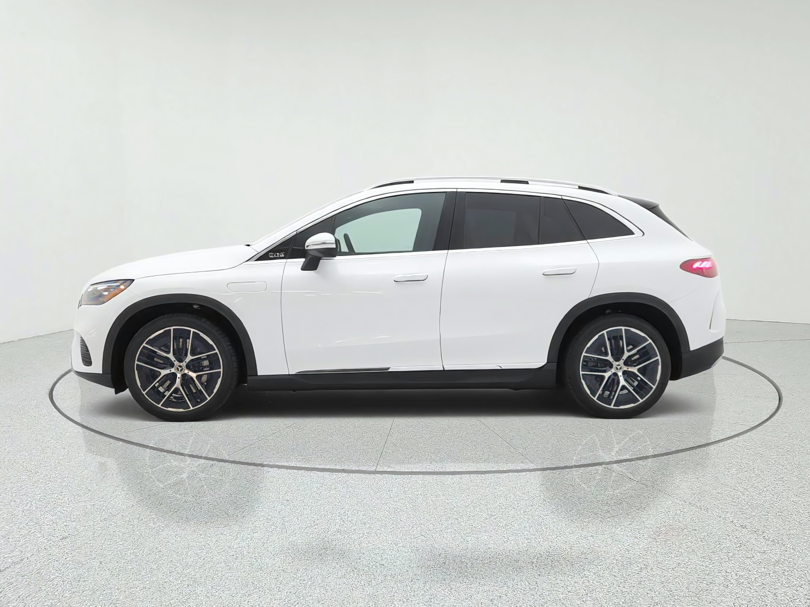 New 2027 MANUFAKTUR Moonlight White Metallic Mercedes-Benz EQE 320+ SUV image 8