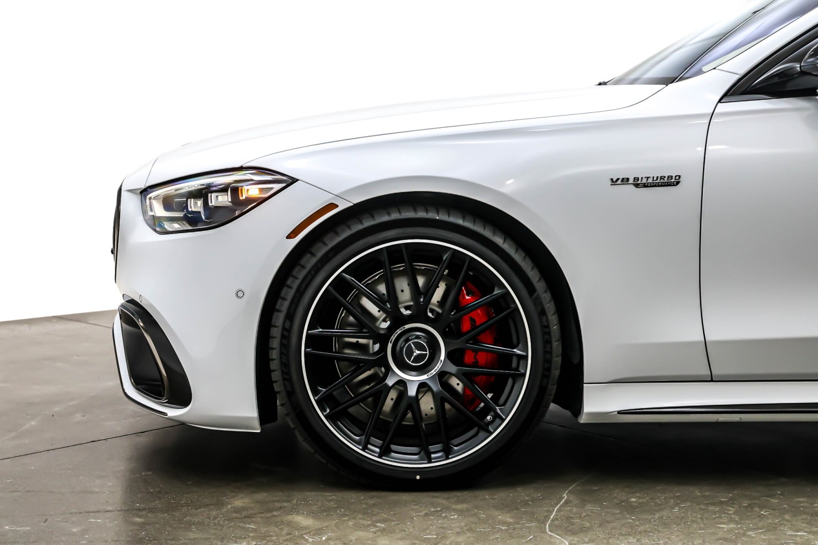 New 2026 MANUFAKTUR Moonlight White Metallic Mercedes-Benz AMG® S 63 E image 10