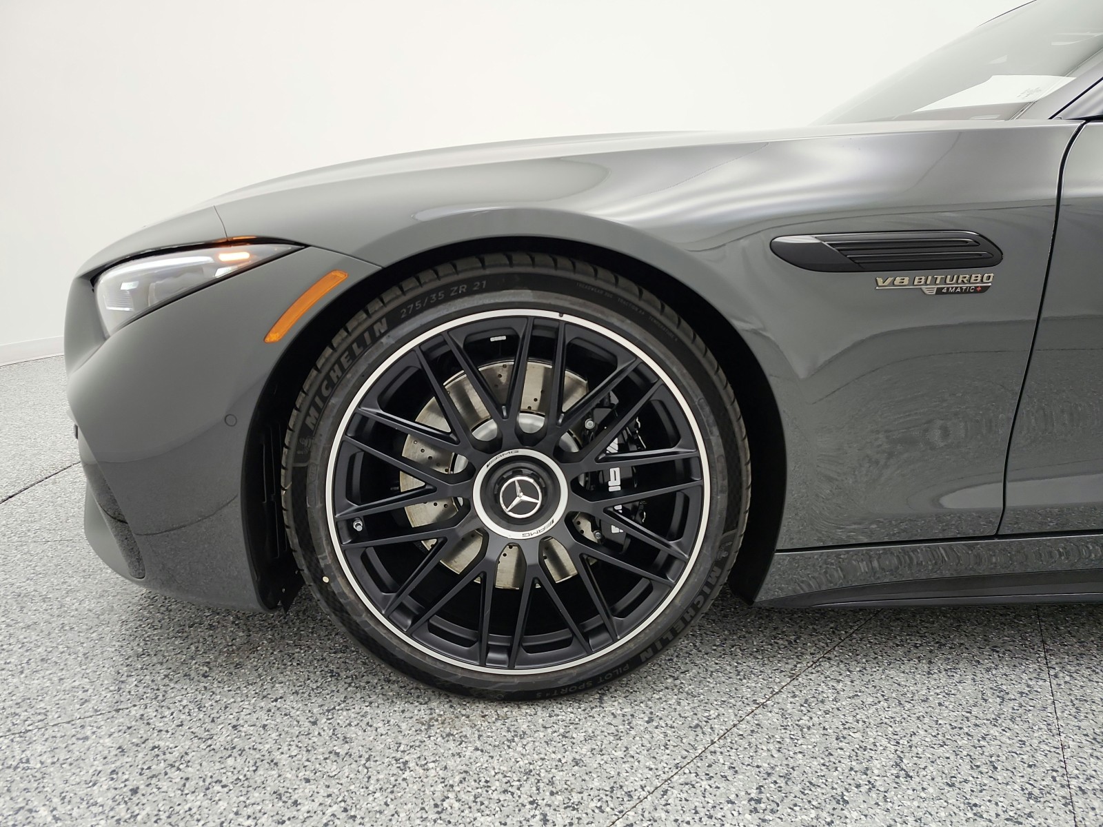 New 2027 MANUFAKTUR Silicon Grey Mercedes-Benz AMG® SL 63 Roadster image 13