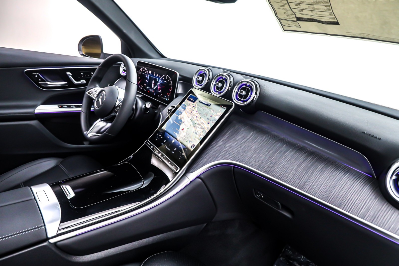 New 2026 Polar White Mercedes-Benz GLC 300 image 5