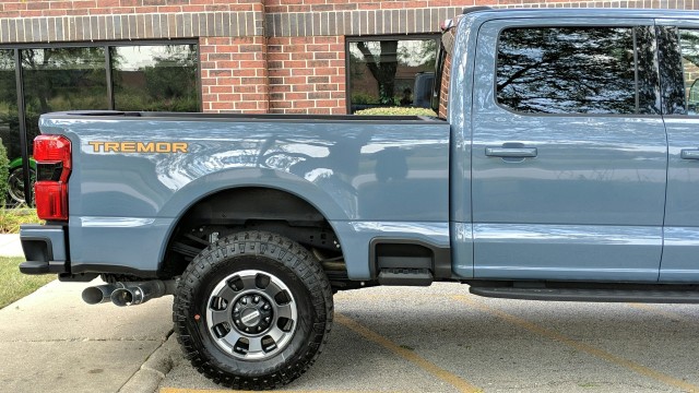 2023 Ford Super Duty F-250 SRW LARIAT 11