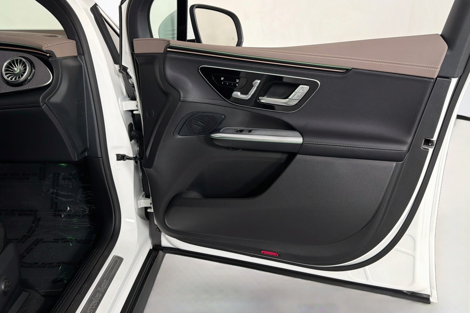 New 2027 Polar White Mercedes-Benz EQE 320 4MATIC® SUV image 22
