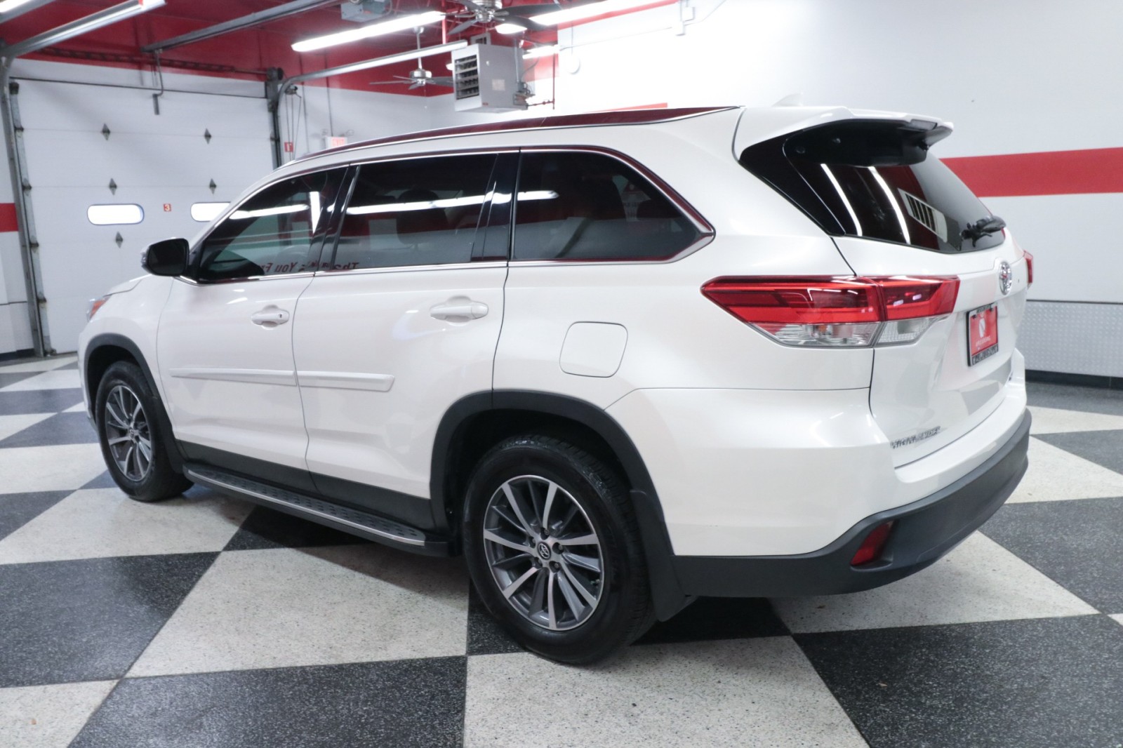 Used Car 2019 Toyota Highlander  Xle For Sale Under $30,000 In Austin, Texas