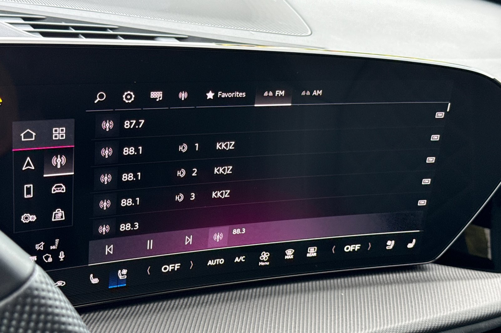 Used 2025 Mythos Black Metallic Audi Premium Plus 3.0 TFSI quattro image 17