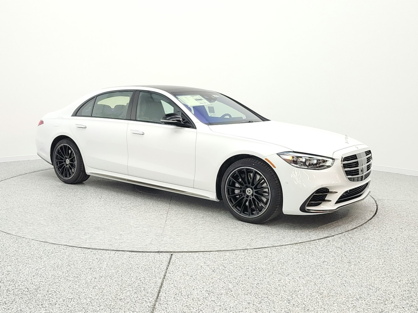 New 2026 MANUFAKTUR Moonlight White Metallic Mercedes-Benz S 580 image 3