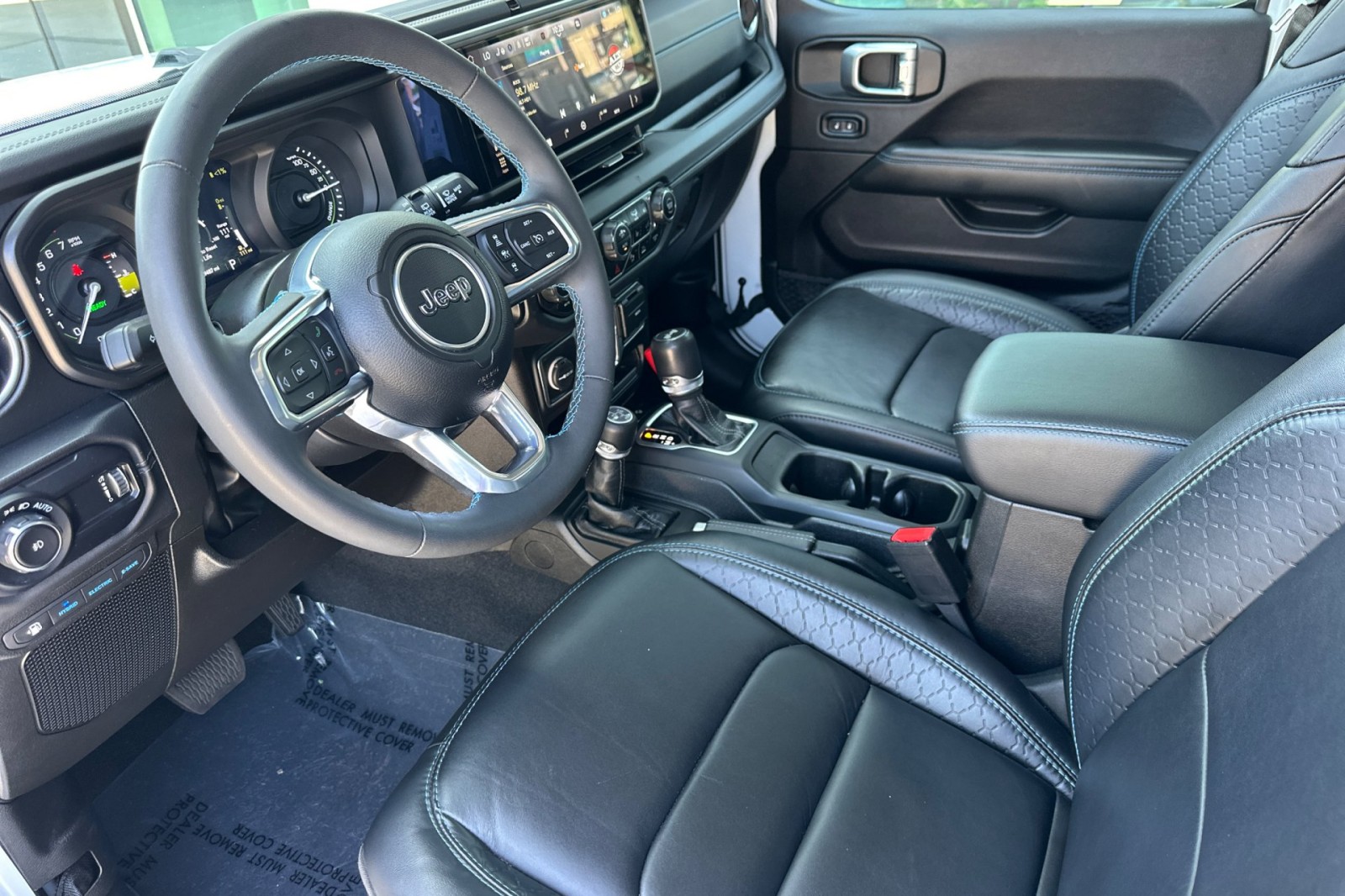 View vehicle photo 4