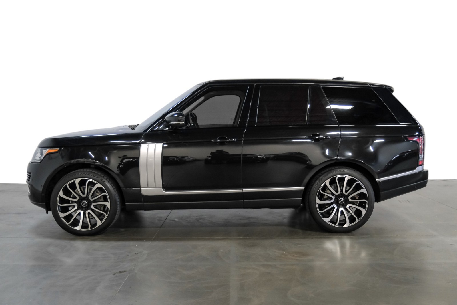 2017 Land Rover Range Rover V8 Supercharged AutobiographyWheelPkg 10