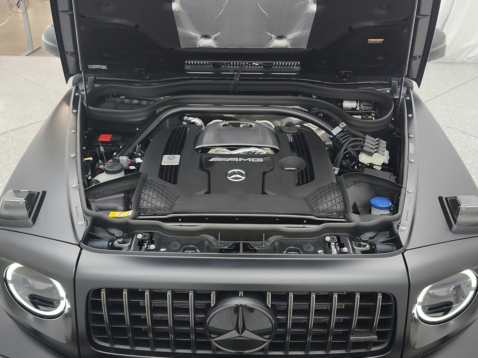 New 2026 MANUFAKTUR Night Black magno Mercedes-Benz AMG® G 63 image 12