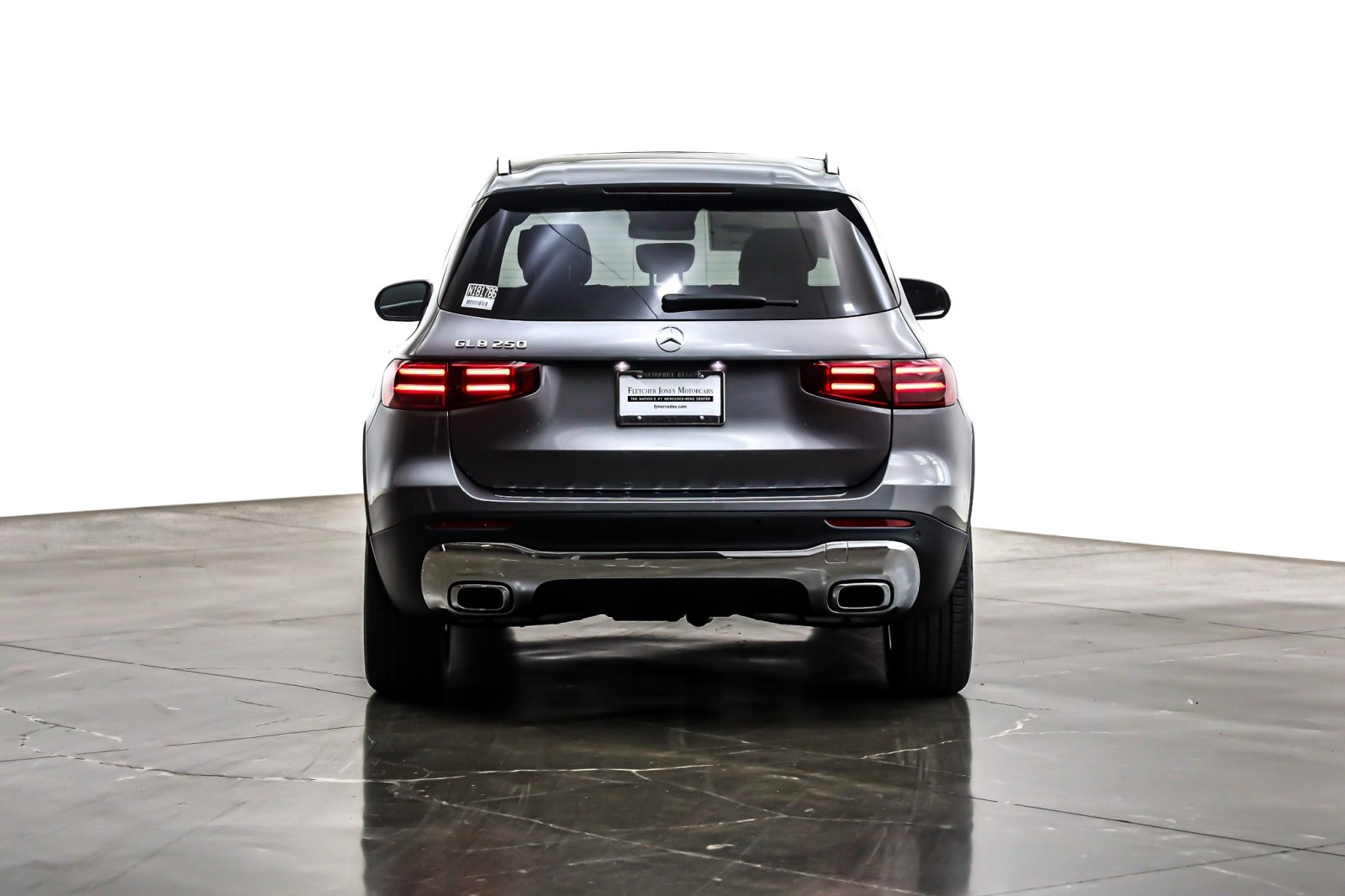 New 2026 Mountain Grey Metallic Mercedes-Benz GLB 250 SUV image 3