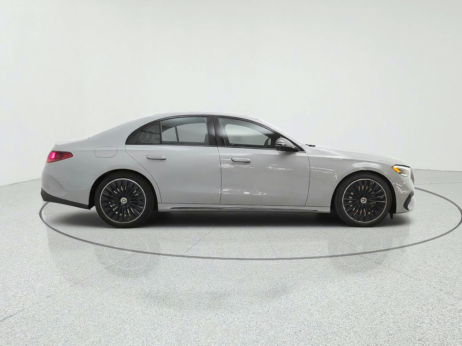 New 2027 MANUFAKTUR Alpine Grey Mercedes-Benz E 450 4MATIC® Sedan image 4