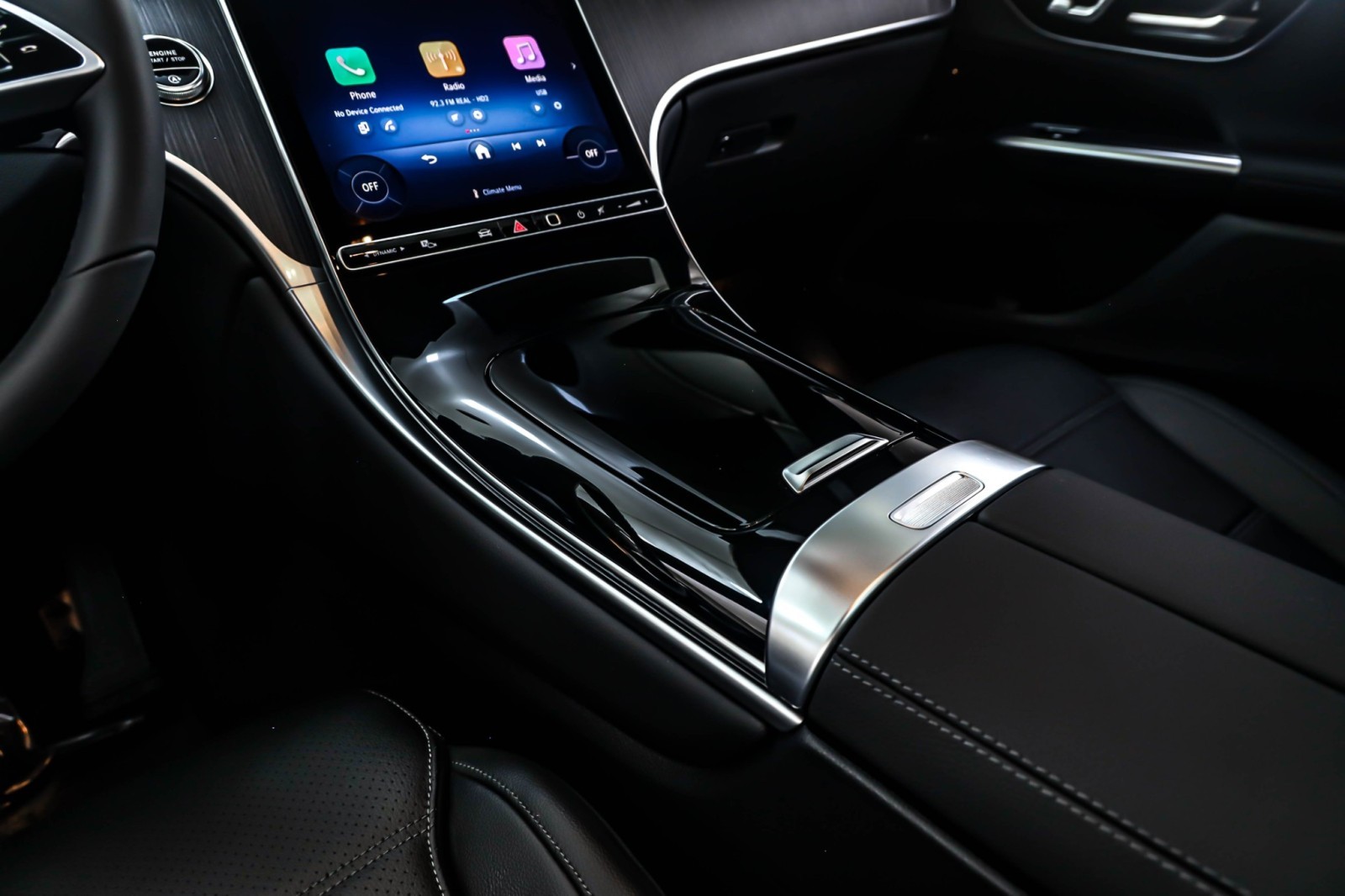 New 2026 MANUFAKTUR Alpine Grey Mercedes-Benz GLC 300 image 6