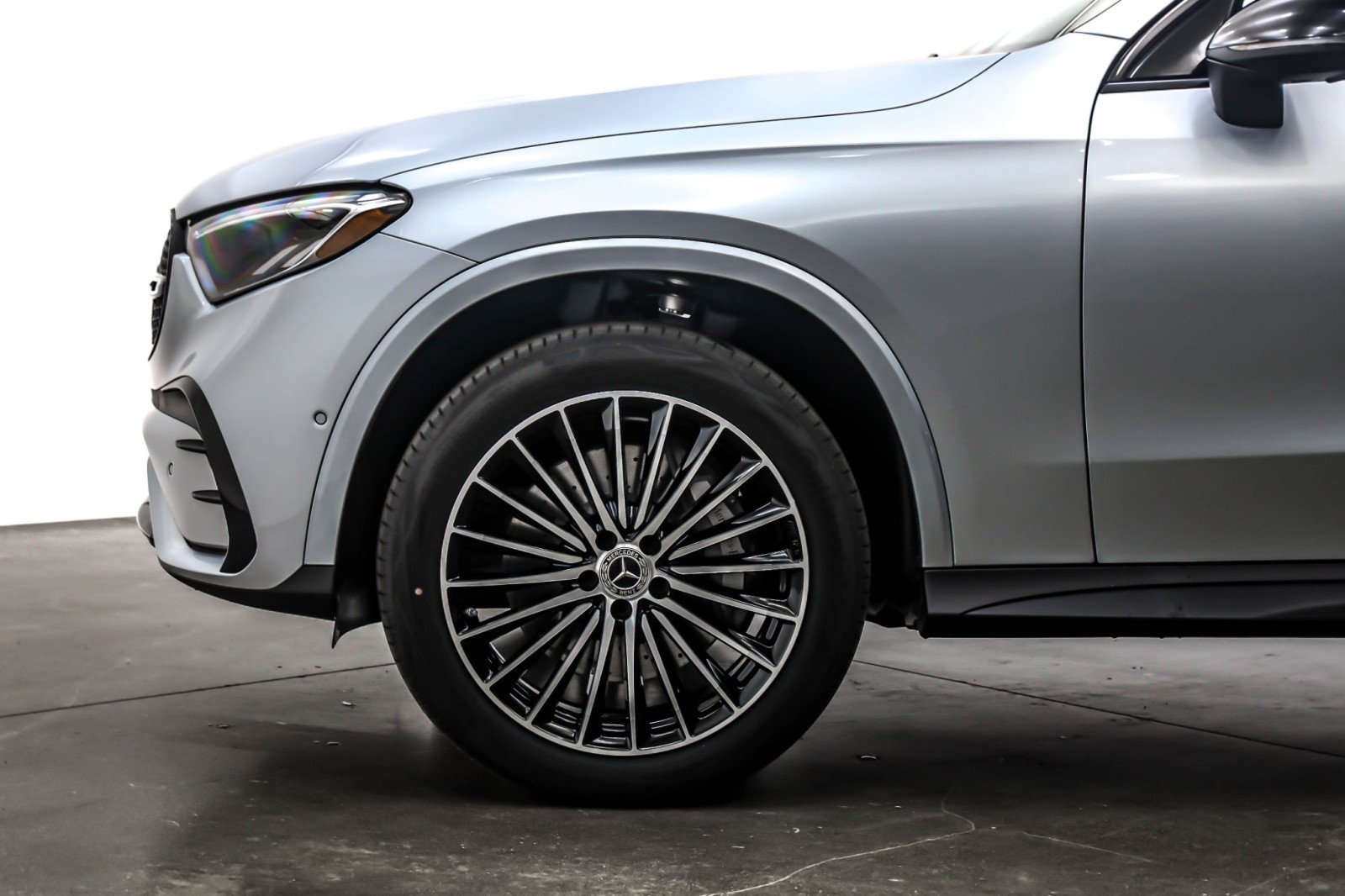 New 2026 Cirrus Silver Metallic Mercedes-Benz GLC 300 image 10